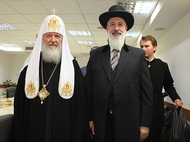 Так называемый "Патриарх" РПЦ с "мудрецом" Хабада Так называемый "Патриарх" РПЦ с "мудрецом" Хабада