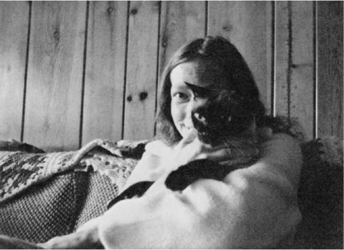 Материал Ра. Закон Единого. Книга 1. Карла держит на руках нашего многолетнего друга, тринадцатилетнего кота Гандольфа. 26 июня 1982 года. Материал Ра. Закон Единого. Книга 1. Карла держит на руках нашего многолетнего друга, тринадцатилетнего кота Гандольфа. 26 июня 1982 года.