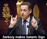 Саркози показывает сатанинский знак рогов Мано Корнуто (Mano Cornuto) Sarkozy.jpg