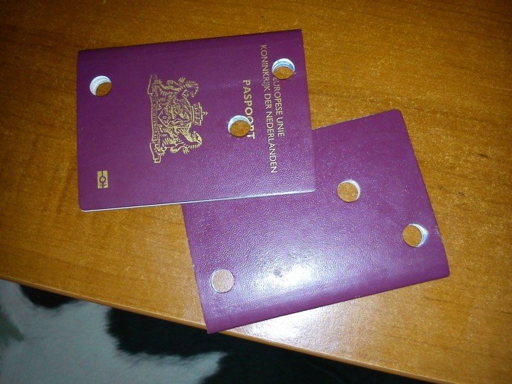 Фальшивые нулевые - (совершенно новые и пустые) паспорта с малайзийского рейса MH17