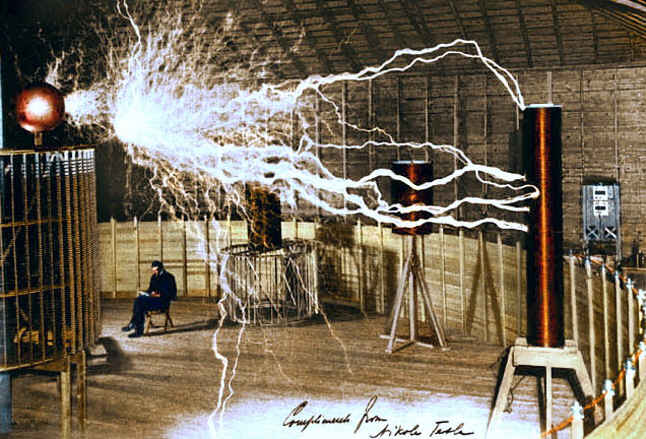 Николай Тесла - изобрел резонансный трансформатор и
		получил на выходе энергию, многократно превышающую входную