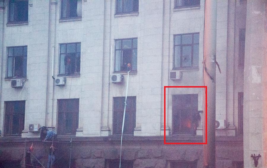 Одесса. Дом профсоюзов. В солидном пятиэтажном здании с потолками за 3 метра открытый огонь был ещё только в одном кабинете - Одесский Политикум